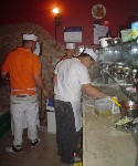 I pizzaioli di Shekkinah al lavoro