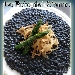 Fregola al nero di seppia con cacio e pepe, cremoso di burrata, cipolle croccanti PAT e pane saporito alle erbe - -