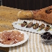 Involtini saporiti con Prosciutto di Carpegna DOP e Pruneaux d'Agen IGP - -