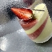 Panna cotta con gele di polpa di fragola - -