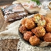 Polpette di pane con tagliette di guanciale e mozzarella - -