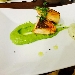 Salmone scottato con guacamol, riso basmati profumato al limone e finocchietto e sale nero - -