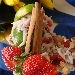 Insalatina di bianchetti con lime, fragole e crostini alla cannella - -